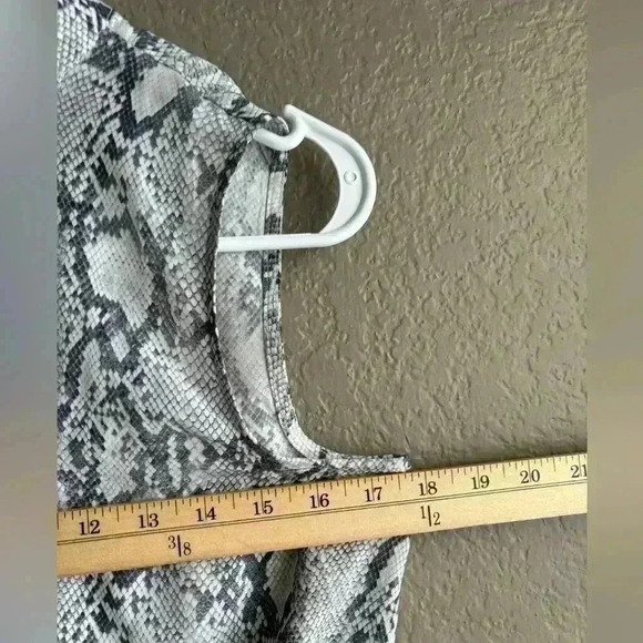 FRAME SLEEVELESS SNAKE-PRINT PARTY TOP BLOUSE SIZE XS Animal Preppy Office - Picture 9 of 9